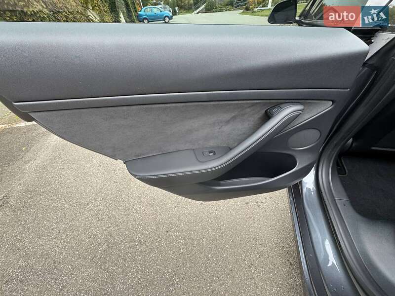 Седан Tesla Model 3 2023 в Киеве