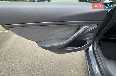 Седан Tesla Model 3 2023 в 