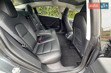 Седан Tesla Model 3 2023 в 