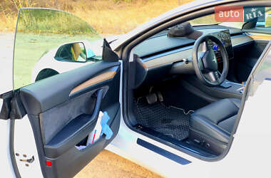 Седан Tesla Model 3 2022 в 