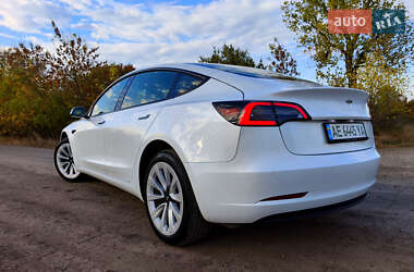 Седан Tesla Model 3 2022 в 