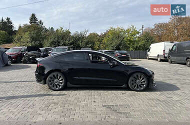 Седан Tesla Model 3 2021 в 