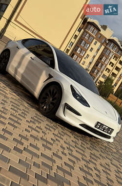 Седан Tesla Model 3 2021 в Измаиле