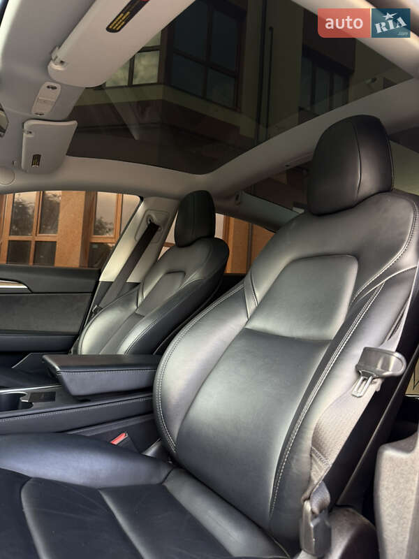 Седан Tesla Model 3 2021 в Измаиле