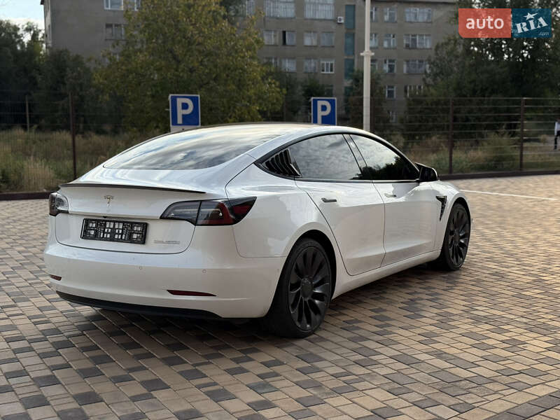 Седан Tesla Model 3 2021 в Измаиле