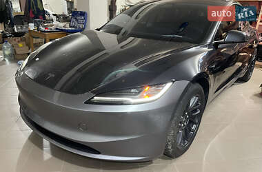 Седан Tesla Model 3 2025 в Бродах