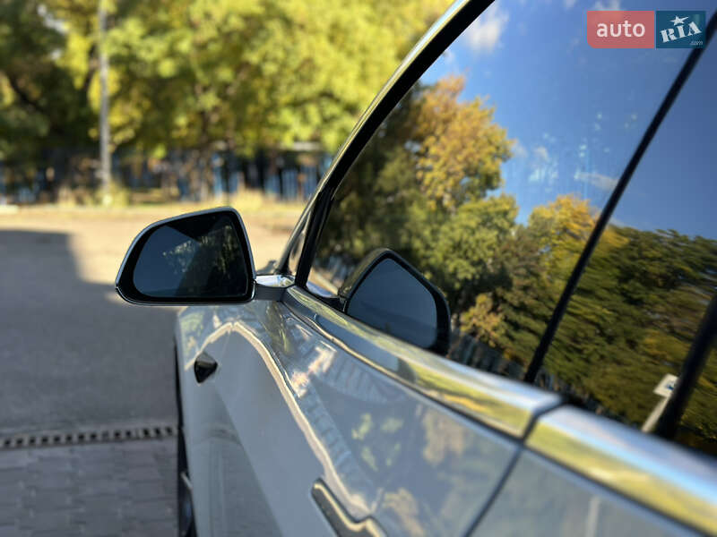 Седан Tesla Model 3 2018 в Николаеве