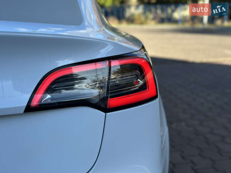 Седан Tesla Model 3 2018 в Николаеве