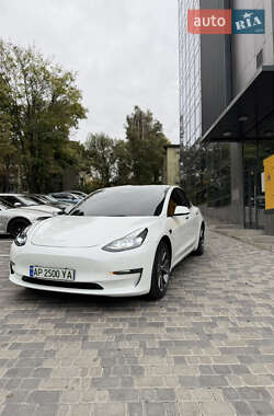 Седан Tesla Model 3 2021 в 