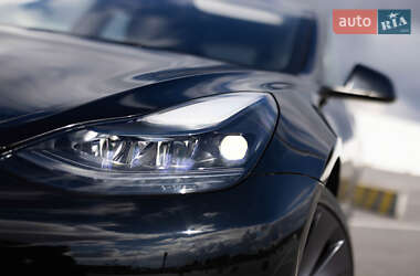 Седан Tesla Model 3 2021 в 