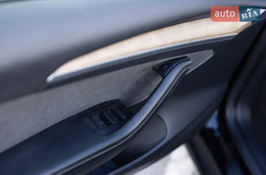Седан Tesla Model 3 2021 в 