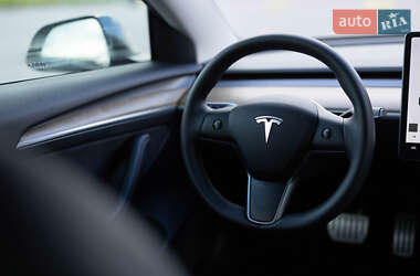Седан Tesla Model 3 2021 в 