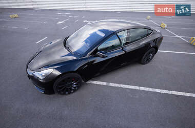 Седан Tesla Model 3 2021 в 