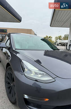Седан Tesla Model 3 2021 в 