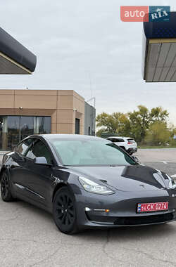 Седан Tesla Model 3 2021 в 