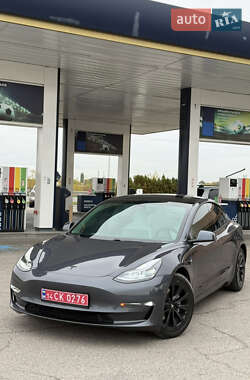 Седан Tesla Model 3 2021 в 