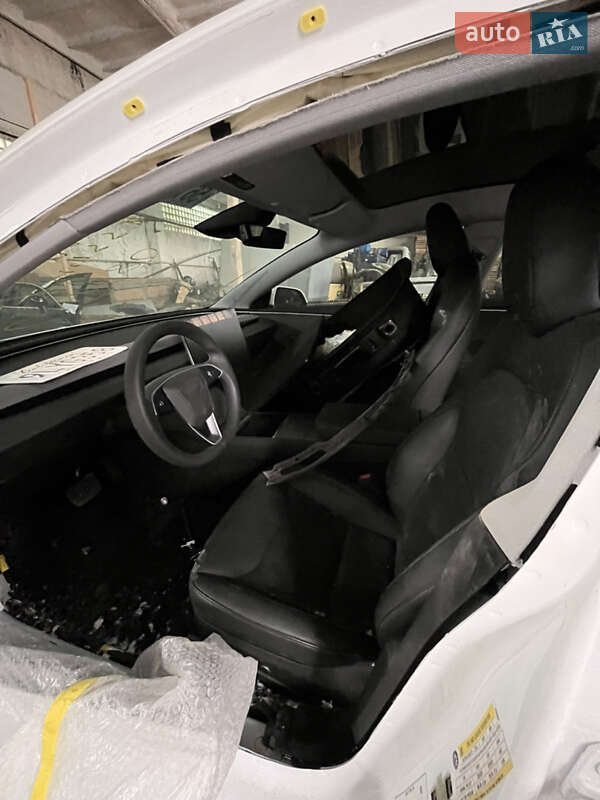 Седан Tesla Model 3 2024 в Львове