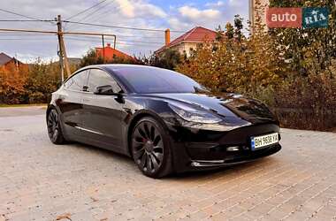 Седан Tesla Model 3 2022 в 