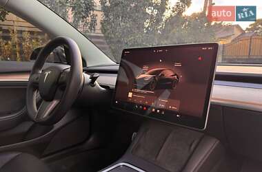 Седан Tesla Model 3 2022 в 