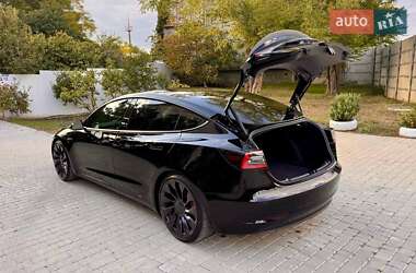 Седан Tesla Model 3 2022 в 