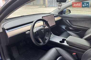 Седан Tesla Model 3 2021 в Киеве