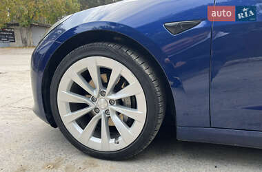 Седан Tesla Model 3 2021 в Киеве