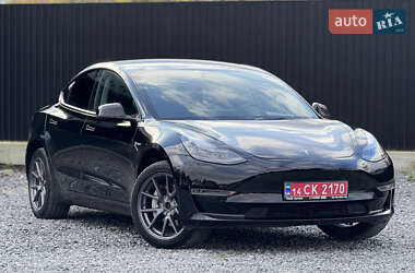 Седан Tesla Model 3 2022 в 