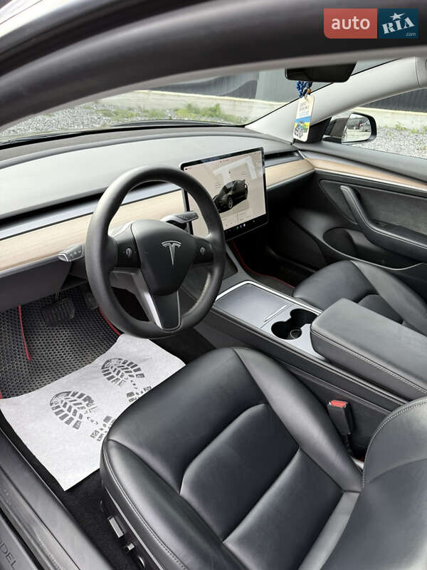 Седан Tesla Model 3 2022 в Дрогобичі