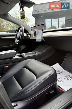 Седан Tesla Model 3 2022 в 