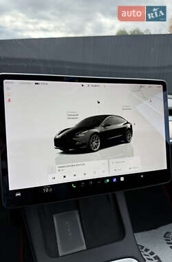 Седан Tesla Model 3 2022 в 