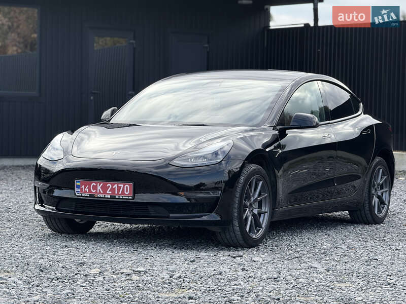 Седан Tesla Model 3 2022 в Дрогобичі