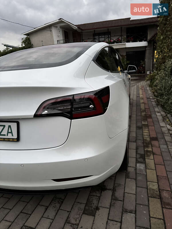 Седан Tesla Model 3 2018 в Рівному