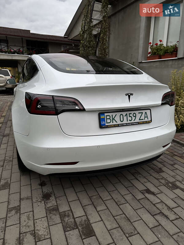 Седан Tesla Model 3 2018 в Рівному