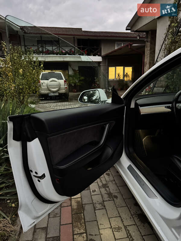 Седан Tesla Model 3 2018 в Рівному