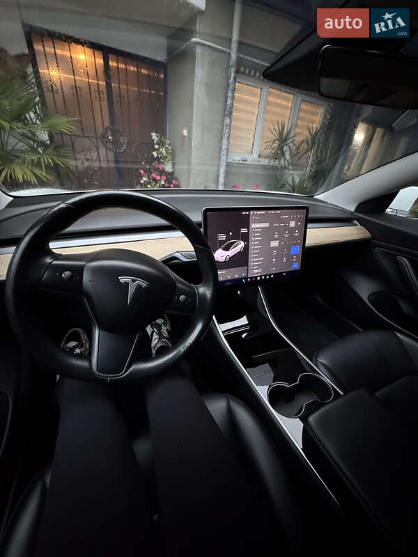 Седан Tesla Model 3 2018 в Рівному