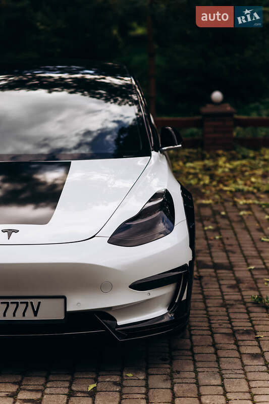 Седан Tesla Model 3 2019 в Львові