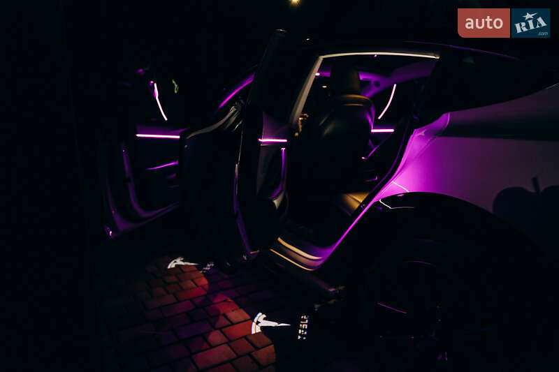 Седан Tesla Model 3 2019 в Львові