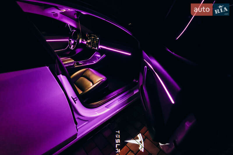 Седан Tesla Model 3 2019 в Львові