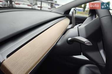 Седан Tesla Model 3 2019 в 