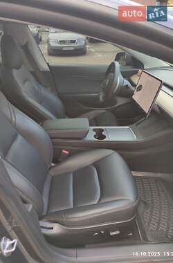 Седан Tesla Model 3 2021 в 