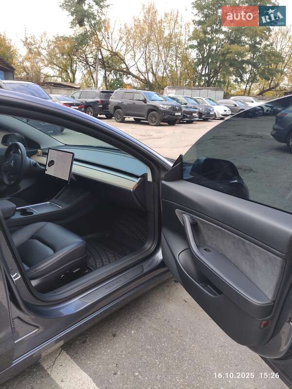 Седан Tesla Model 3 2021 в Києві