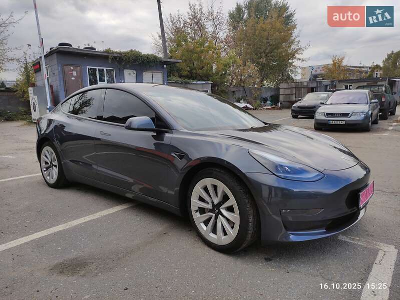 Седан Tesla Model 3 2021 в Києві