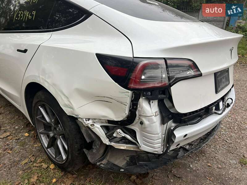 Седан Tesla Model 3 2022 в Києві