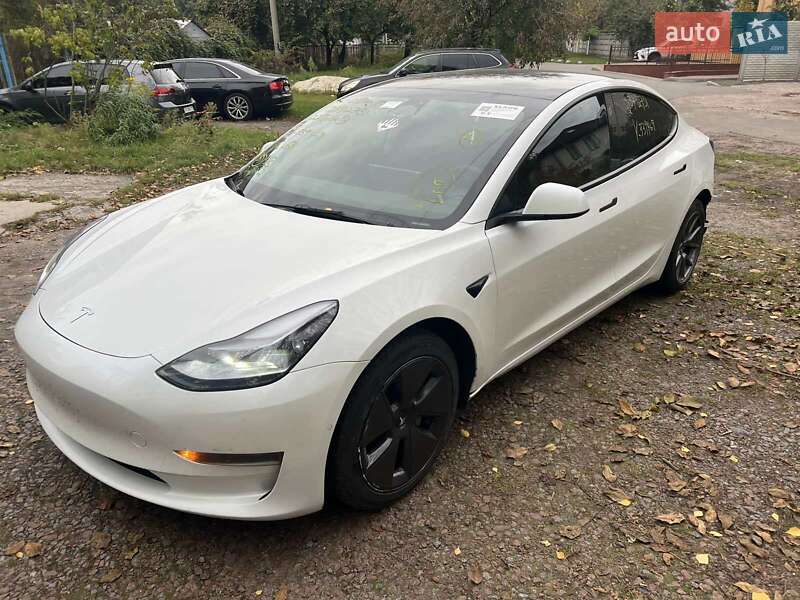 Седан Tesla Model 3 2022 в Києві