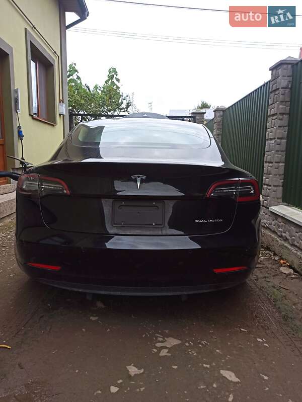 Седан Tesla Model 3 2021 в Самборе