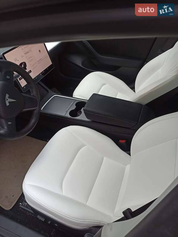 Седан Tesla Model 3 2021 в Самборе