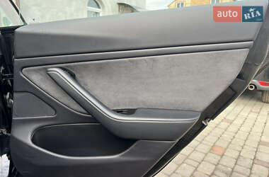 Седан Tesla Model 3 2019 в 