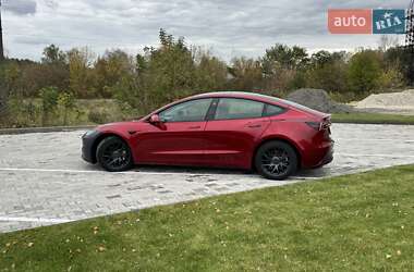 Седан Tesla Model 3 2024 в 