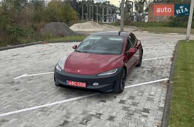 Седан Tesla Model 3 2024 в 