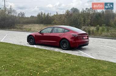 Седан Tesla Model 3 2024 в 